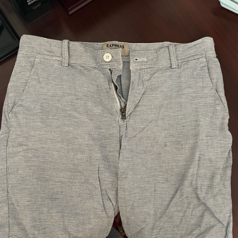 Mens size 30 pin stripe shorts